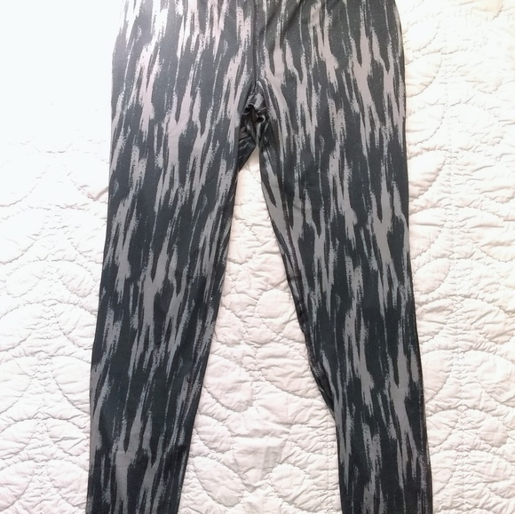 2 pairs of Leggings - Picture 4 of 7